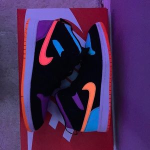 Girls shoes. Nike air Jordan mids